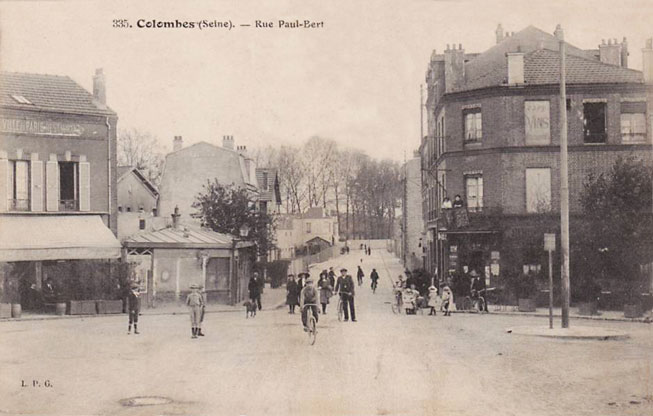 7) Tour de la Place du pont neuf