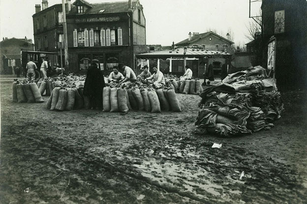 8) Tour de la Place du pont neuf 