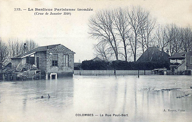Rue Paul-Bert inondée.  