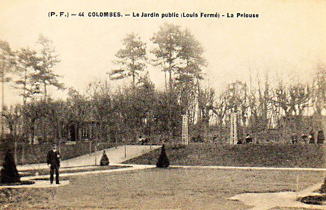 Colombes square Louis FERMÉ vue du bas