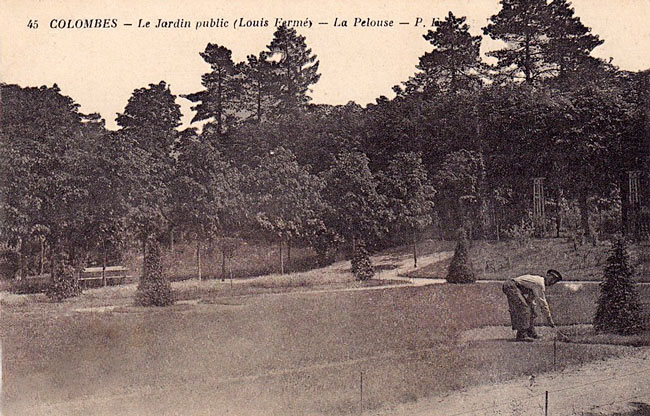Colombes square Louis FERMÉ vue du bas