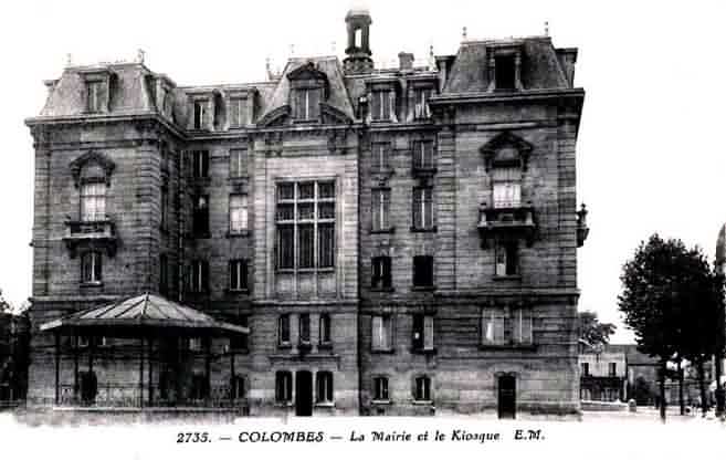 Colombes arrière de l'hôtel de ville actuel