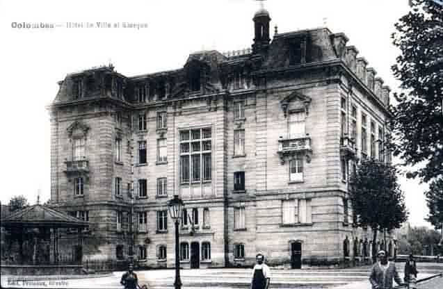 Colombes arrière de l'hôtel de ville