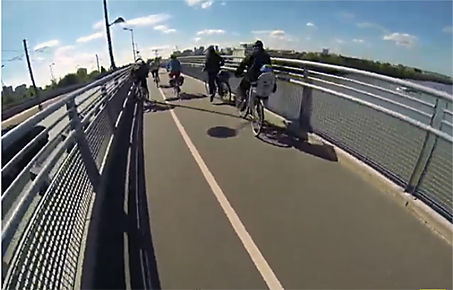 Le pont de Bezons on roule sur la passerelle