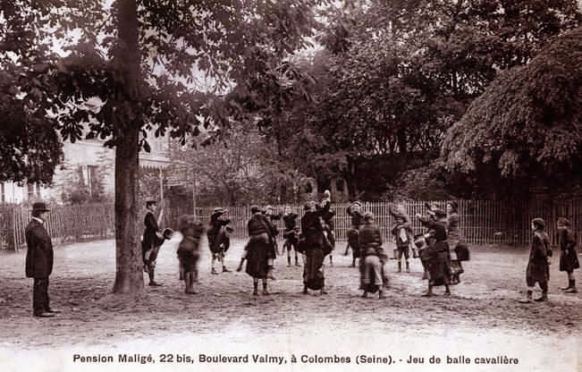 Colombes 22bis bd Valmy pension maligé