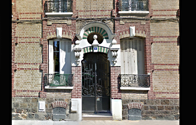 Colombes portail du 4 Boulevard des oiseaux.