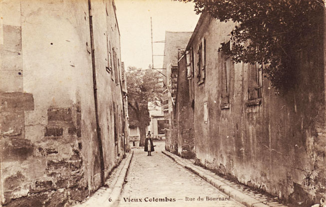 Rue du Bournard sur la place Rhin et Danube