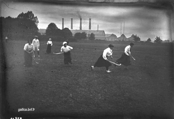 Colombes  stade du matin:hockey féminin