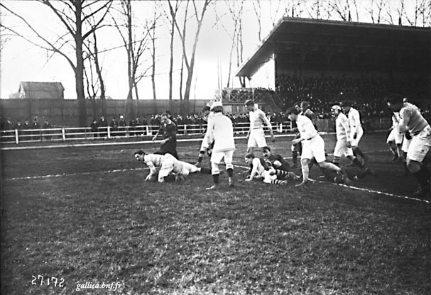 Colombes match de foot-rugby au stade du Matin