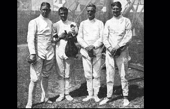 Colombes jeux 1924 : équipe de sabre hollandaise.