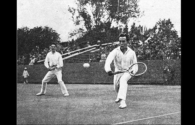 Colombes jeux 1924 :tennis Jacques Brugnon	Henri Cochet.