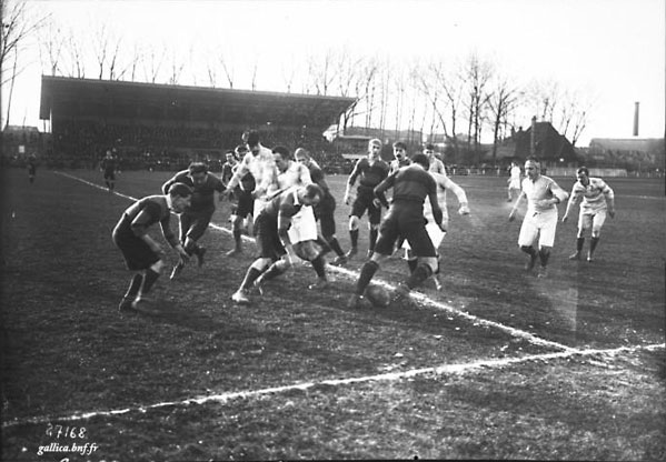 Colombes match de foot-rugby au stade du Matin