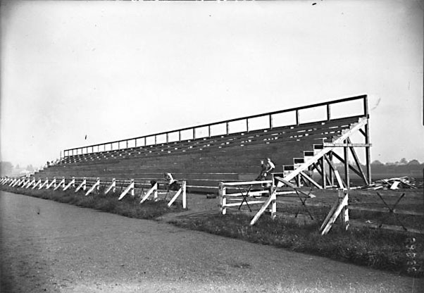 Colombes nouvelles tribunes du stade du Matin